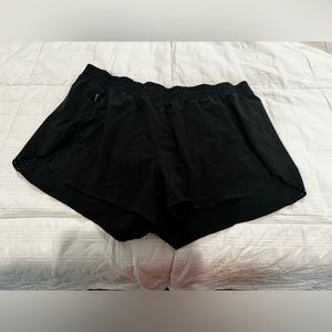 Athleta 3” hustle shorts in black Large